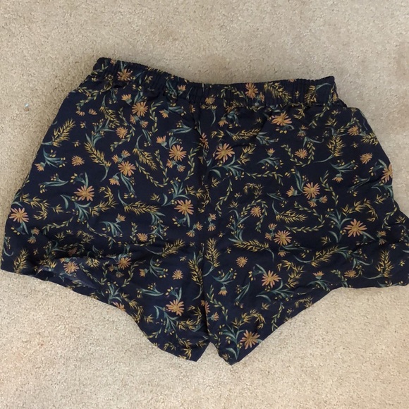 Rare Patagonia Baggies Shorts, Sold Out Floral Pattern, EUC size Small - Picture 4 of 6